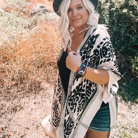 Tops - Black print kimono NWT